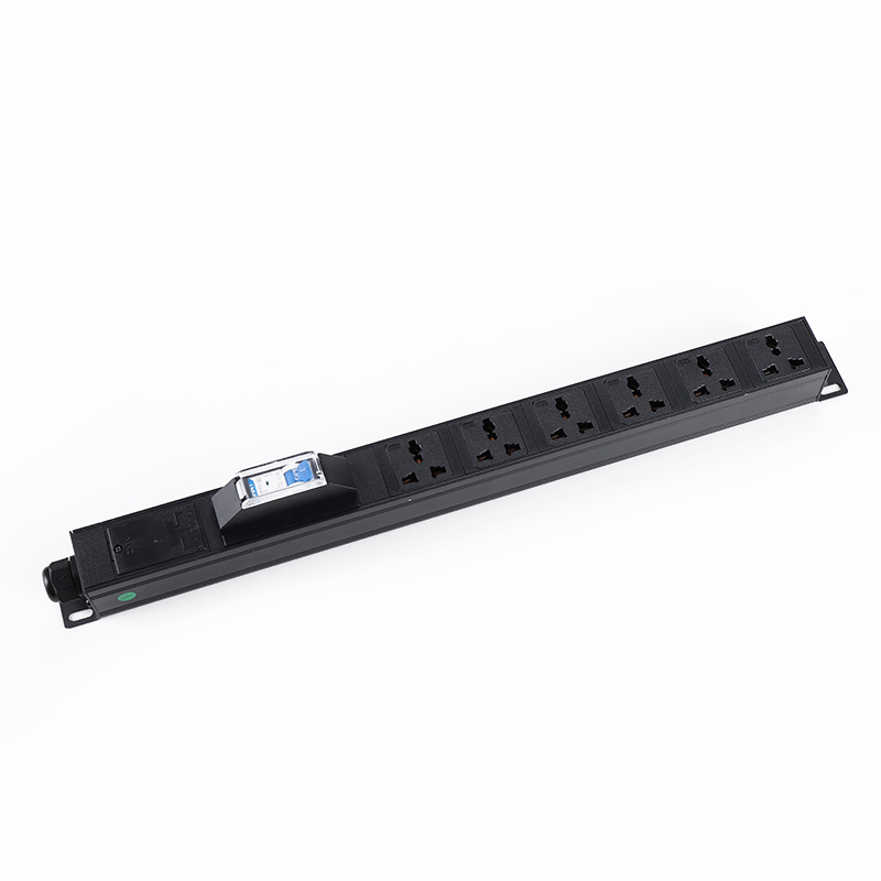 Блок распределения питания PDU 19 "1U 6 Way Universal PDU с автоматическим выключателем 1P 32A
