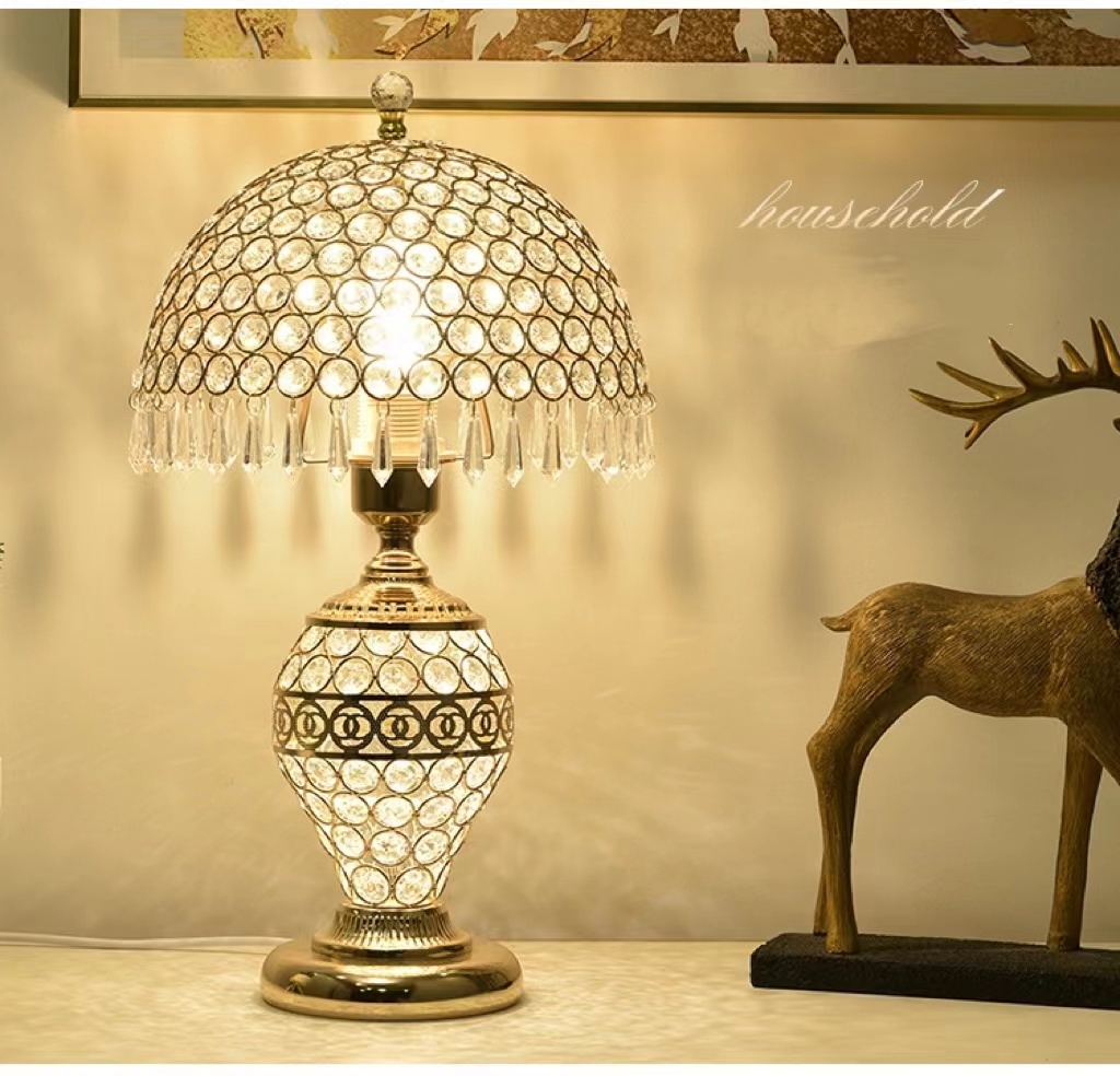 Creative Hollow Light Luxury Crystal Reading Lamp European Style Minimalist Modern Desk Lamp Bedroom Bedside Table Lamp