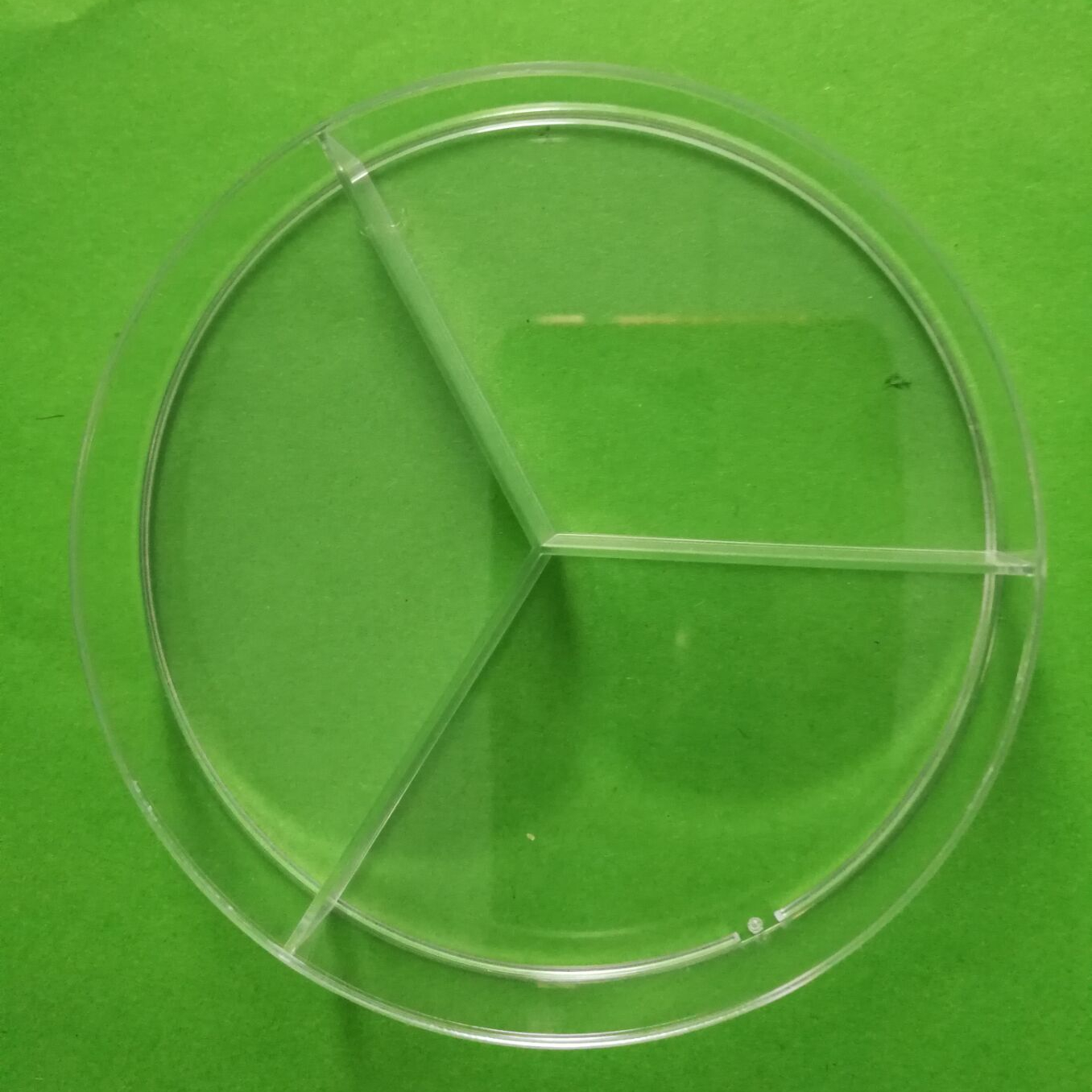 Made of Polystyrene High Clarity.Stackable Petridish Partitioned