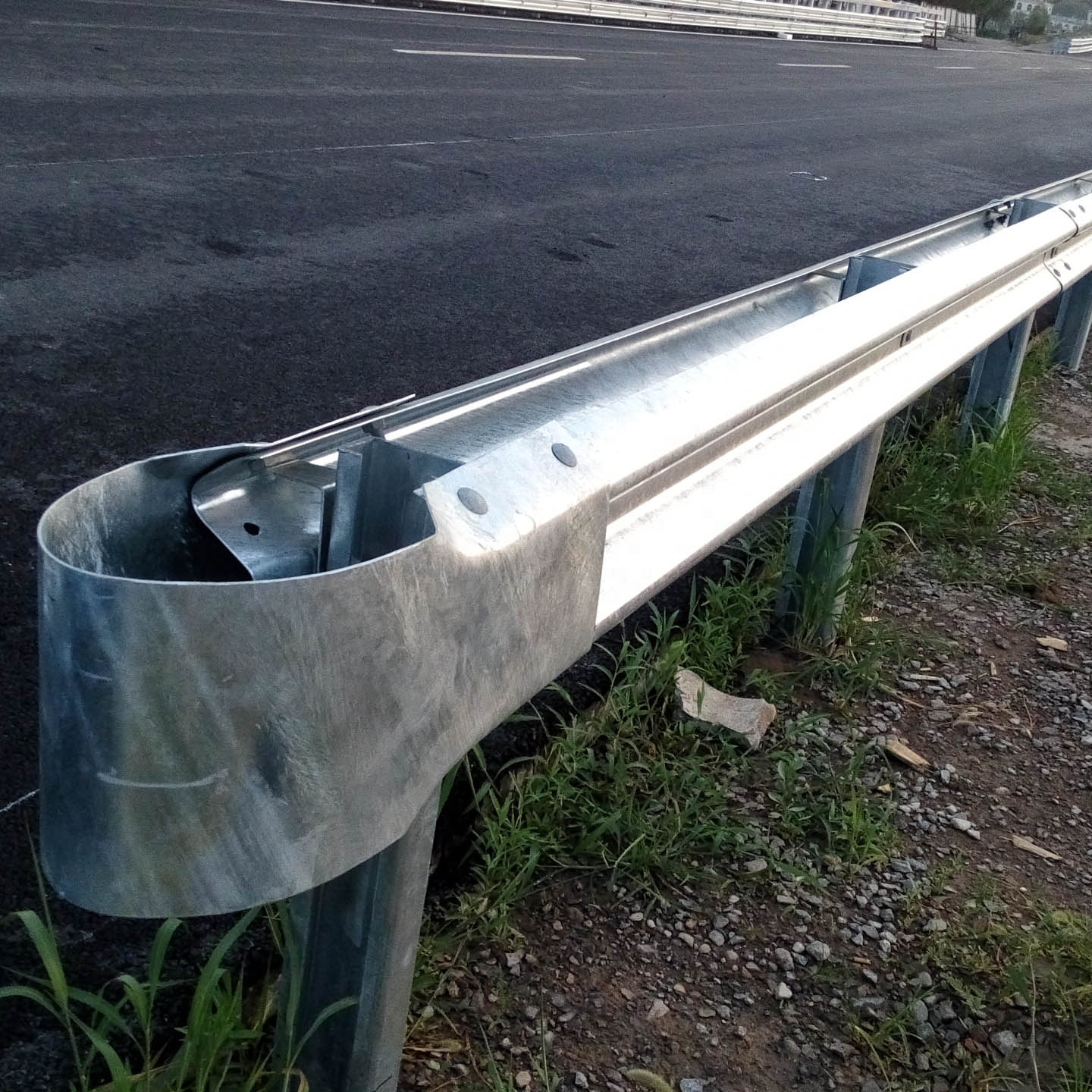 Hot sale Low price customized zinc coated safety barrier bullnose terminal end for sale