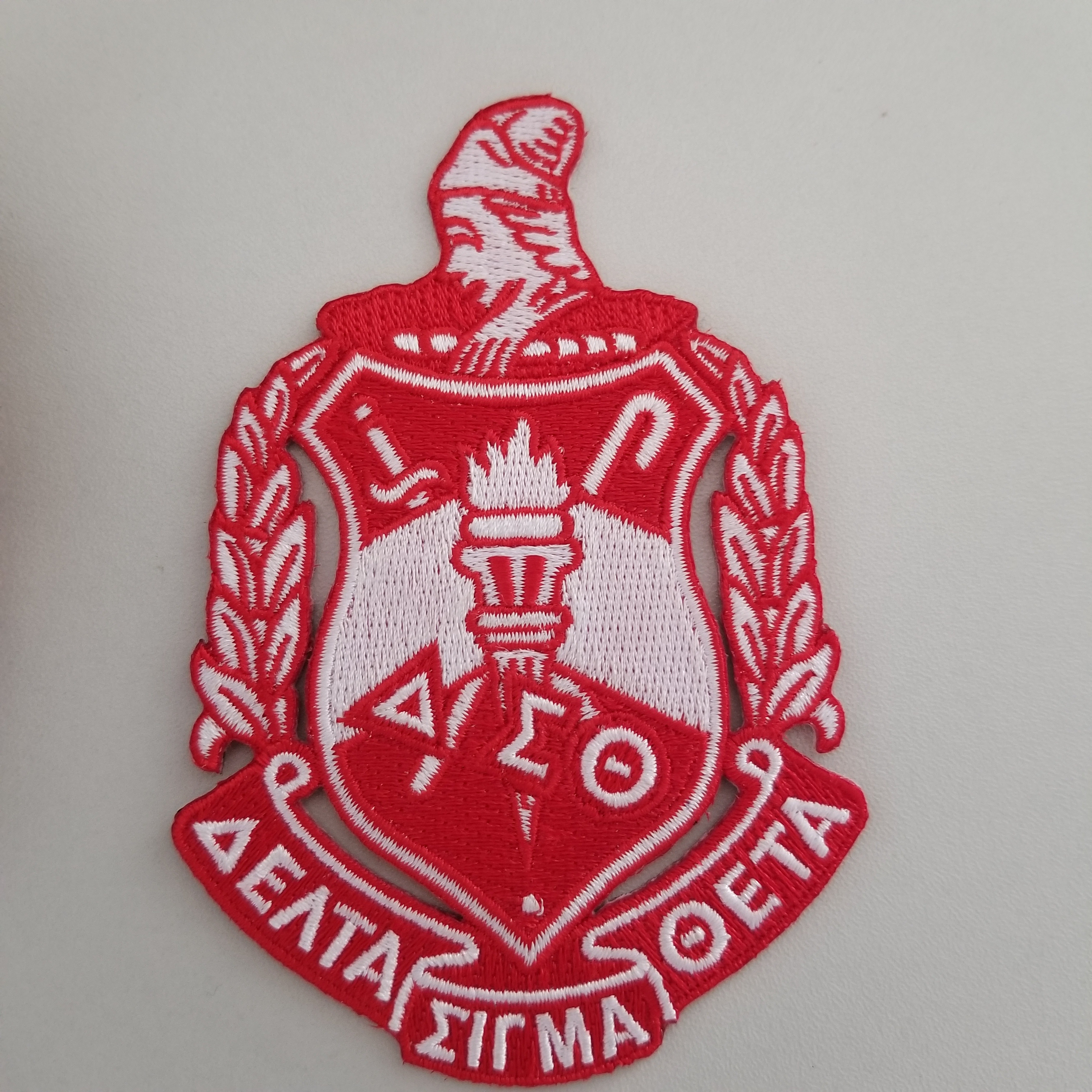 Custom Wholesale Embroidery Patch Hotfix for Garment