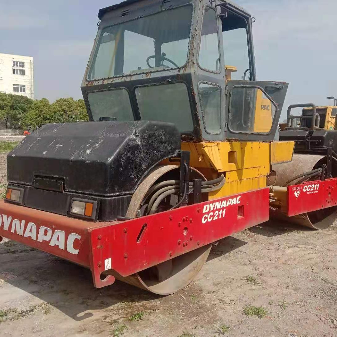 Подержанный Вибрационный каток Dynapac CC211, дорожный каток