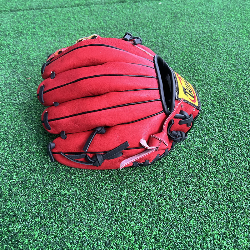Baseball and softball Training gloves High Quality Pig Skin Wear Resistant and Durable Red Infield gloves 10.5 Inches