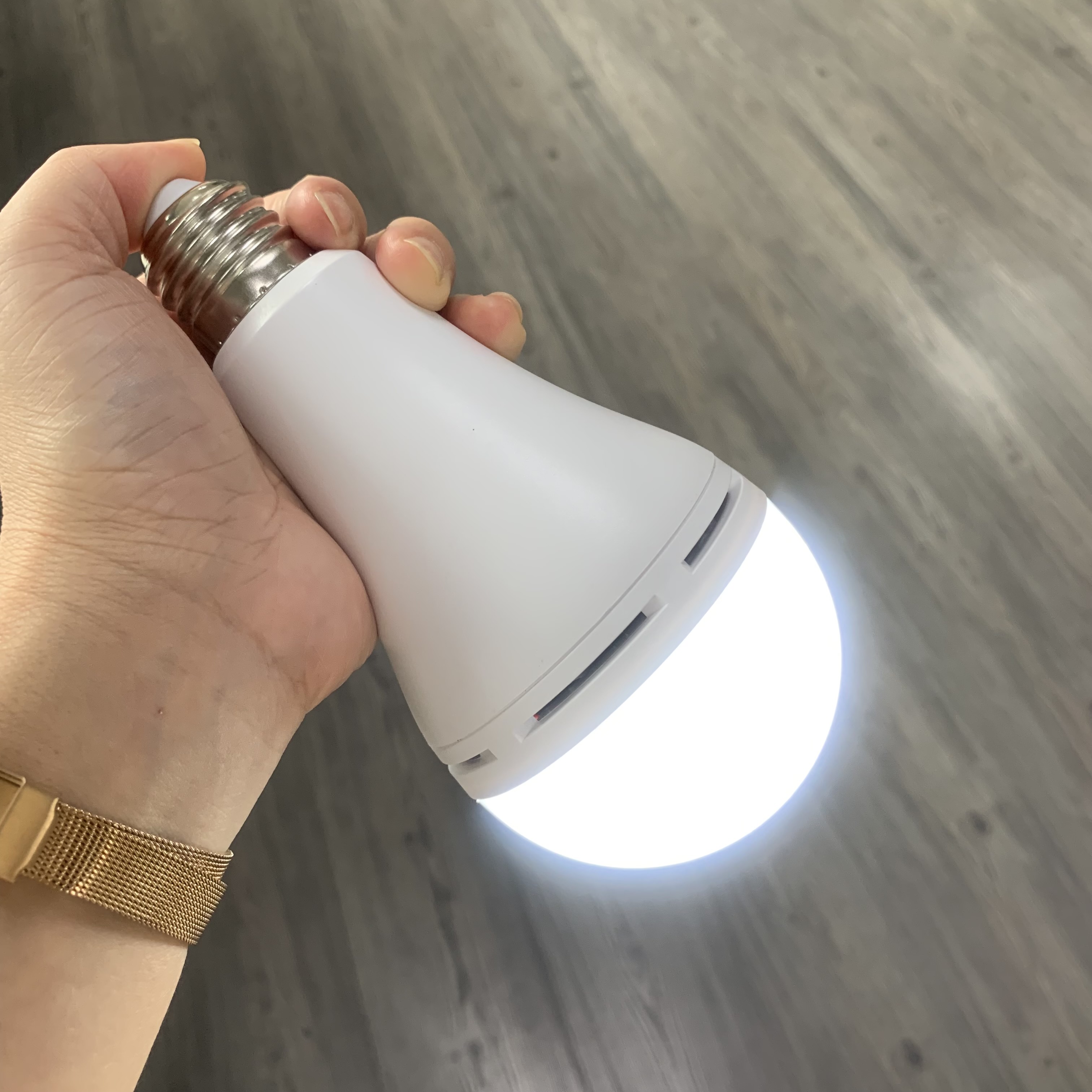 Wholesales New Item A70 Indoor Led Emergency Bulb 7W 9W 12W 15W Rechargeable Led Light