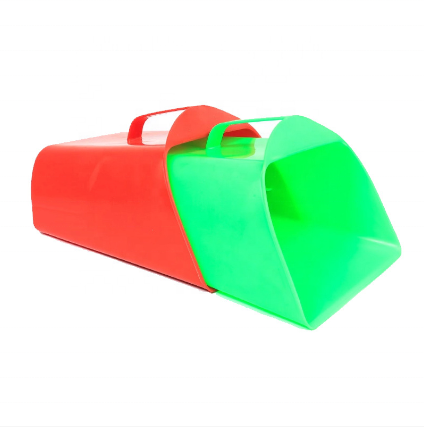 Feeder scoop
