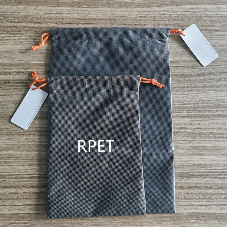 Изготовленные на заказ экологически чистые нетканые упаковочные сумки RPET для обуви с логотипом