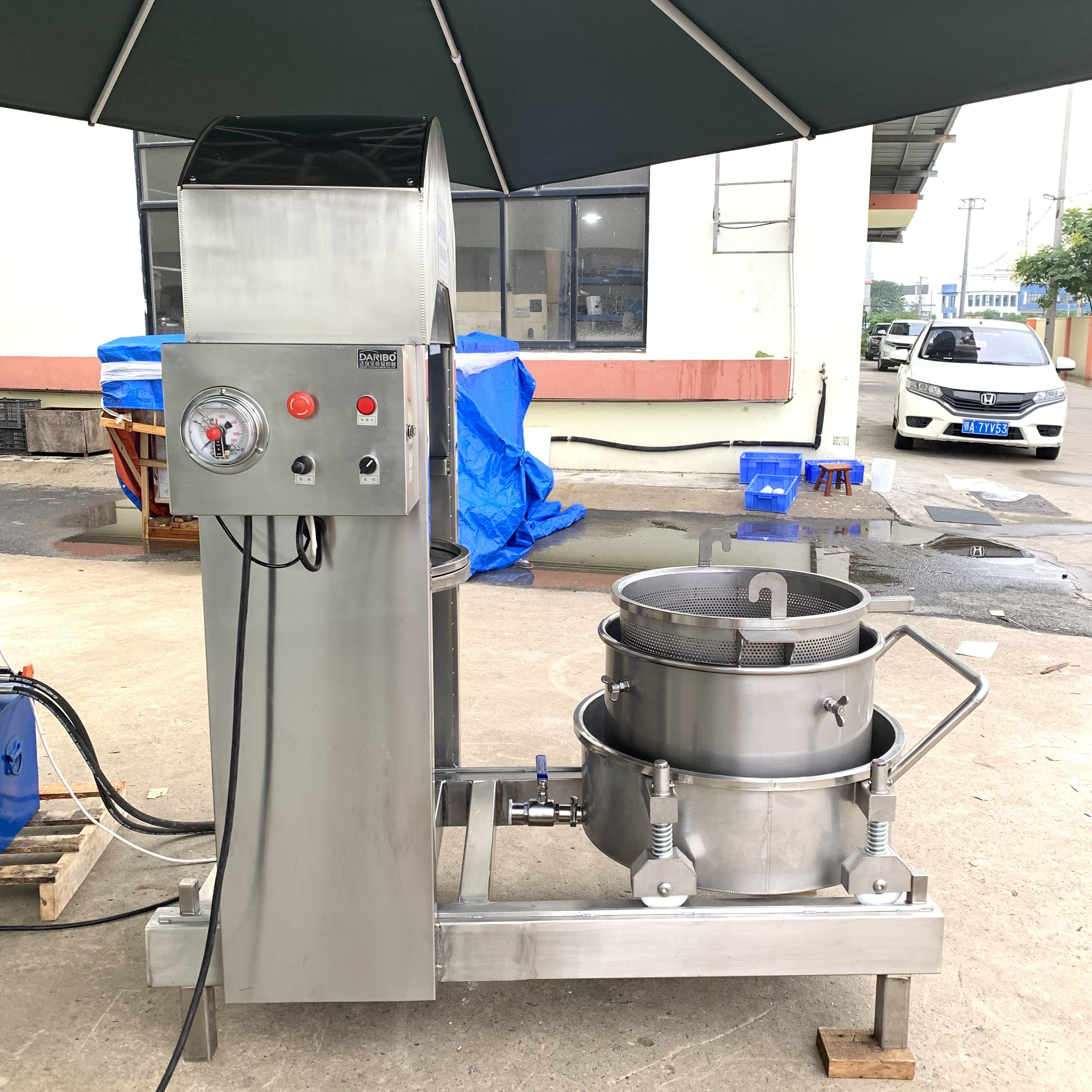 Industrial large-scale cold pressing machine is suitable for fruit juice squeezing and fruit juice squeezer