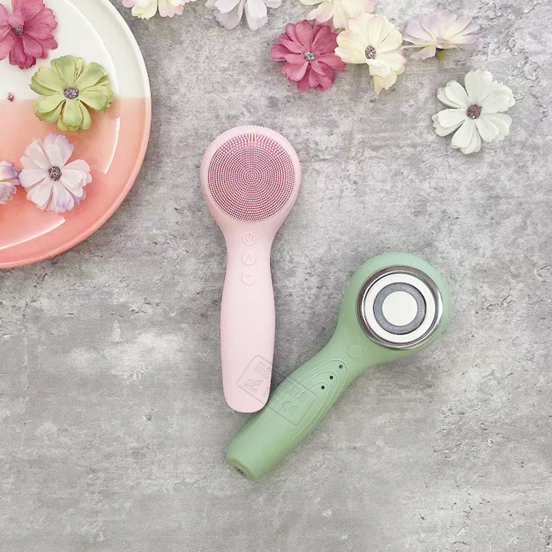 Betters wholesale portable ipx 7 waterproof face cleaner mini face electric sonic soft handheld silicone facial cleansing brush