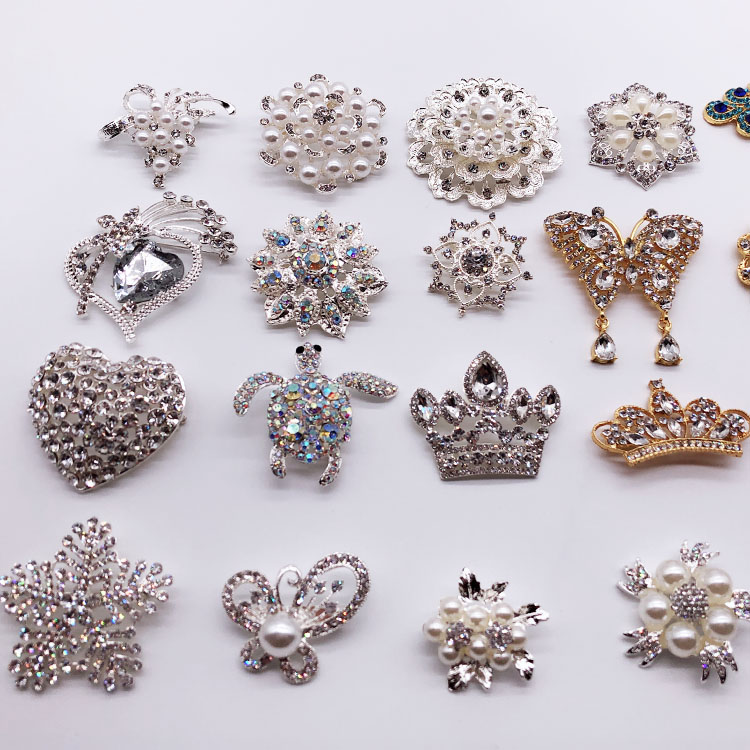 China factory wholesale cheap various style crystal brooch