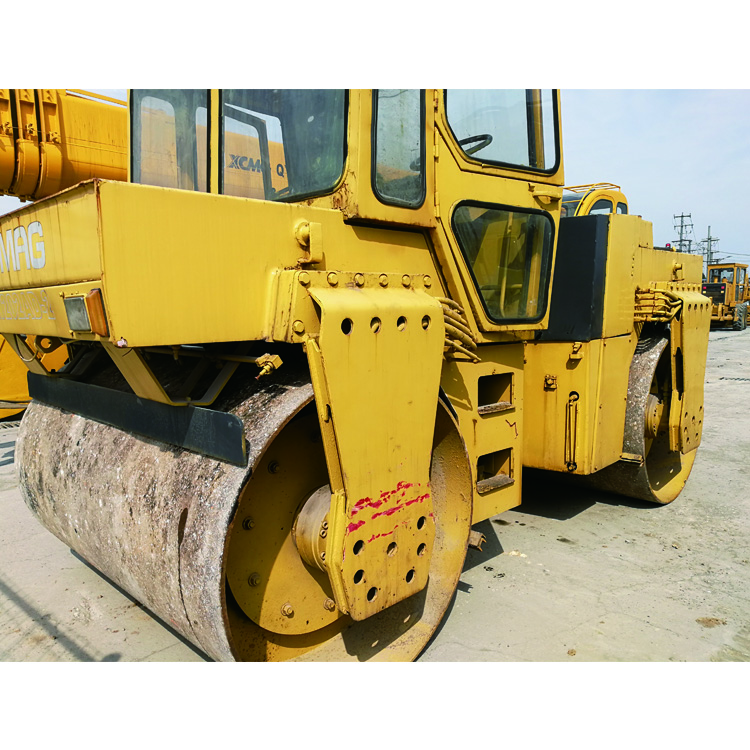 Б/у Вибрационный Дорожный Каток Bomag BW202AD для продажи