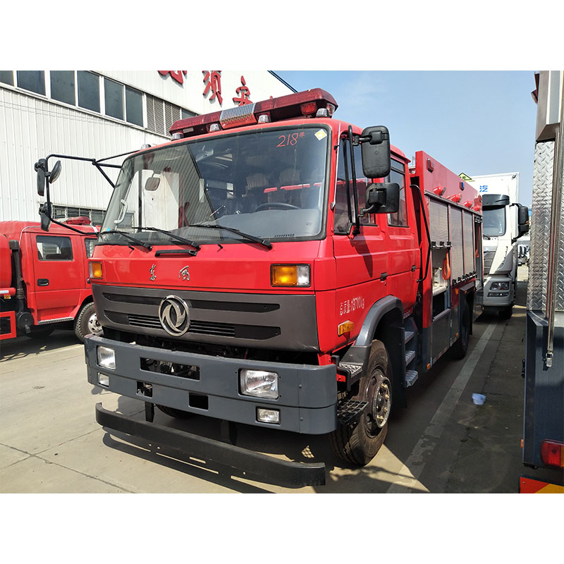 Пожарная машина Dongfeng brand 4x2 drive Water 5000L Foam 2000L