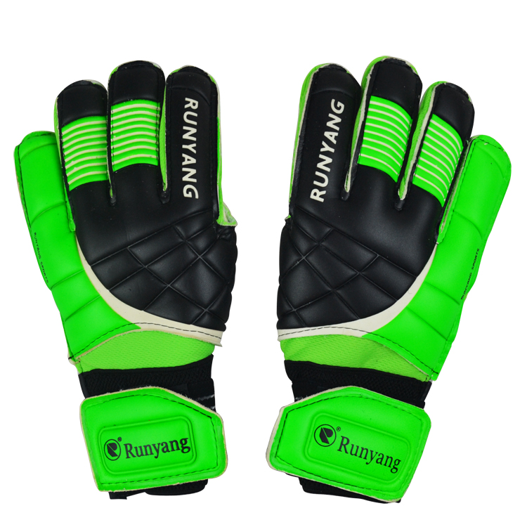 Best price of custom logo print Soccer Goalkeeper Gloves with best quality and low price