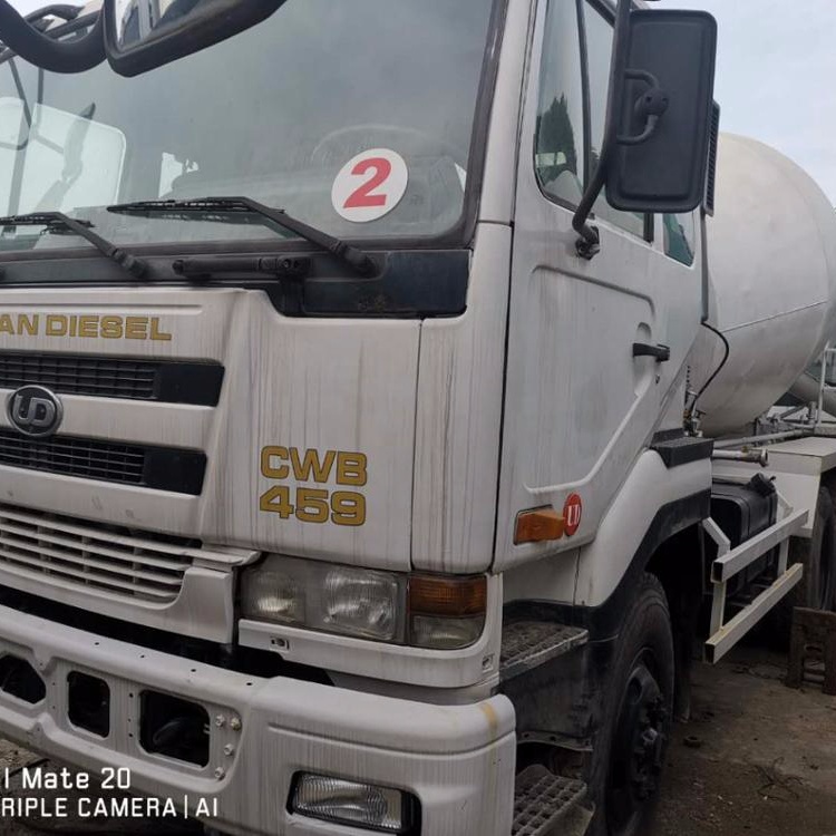 Б/у мокрого бетона transit тяжелый грузовик CWB459 использованы японский Нисан UD автобетоносмеситель