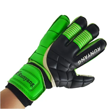 2017 most popular soccer match goalkeeper gloves manufactured in China