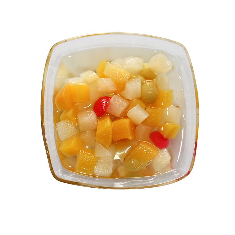 Вкусный консервированный тропический фруктовый коктейль