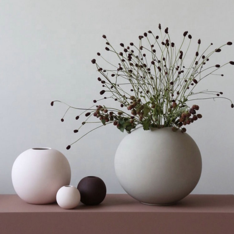Modern nordic style round ball shape wedding decor pottery vase / home decorating ceramic flower vases for hotel