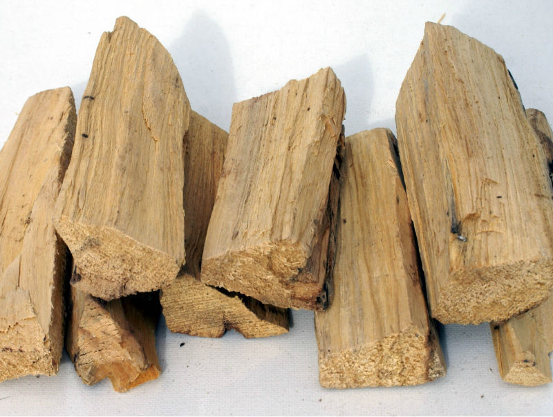 Пало Санто (лат. Bursera Graveolens), священное индейское дерево, сухая древесина, натуральное сырьё для ароматических палочек