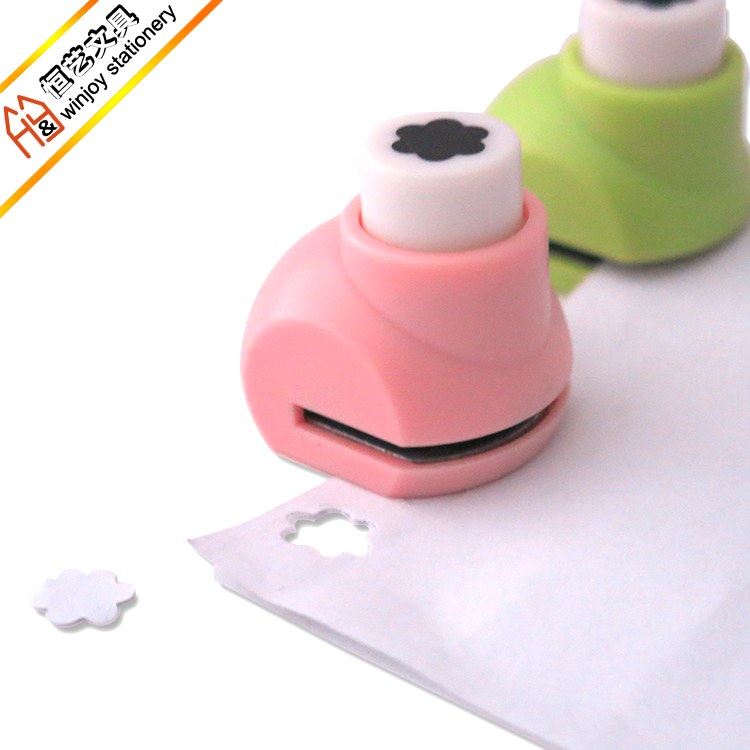 Student's mini-lovely pink green flower shape staple remover press with one's hand