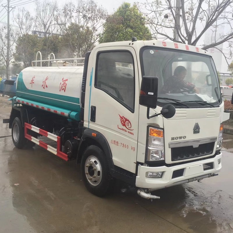 Водяной распылитель 5-10 тонн SINOTRUK водный грузовик