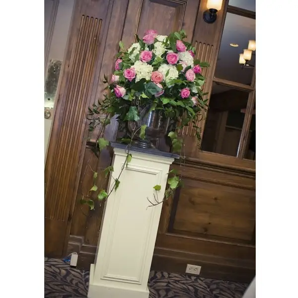 Wedding pedestal and urn for wholesale