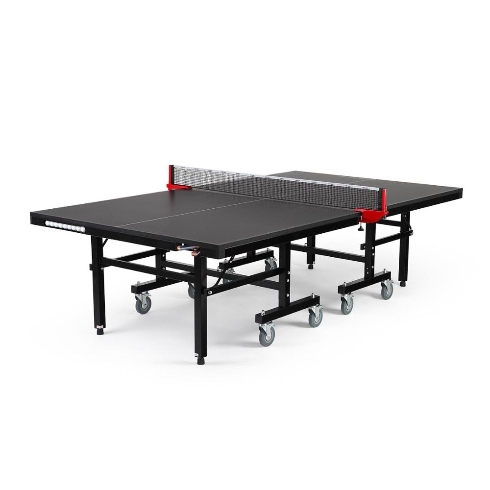 Индивидуальные ракетки и мяч держатель pingpong столы с черным топом в помещении для настольного тенниса с системой блокировки колес
