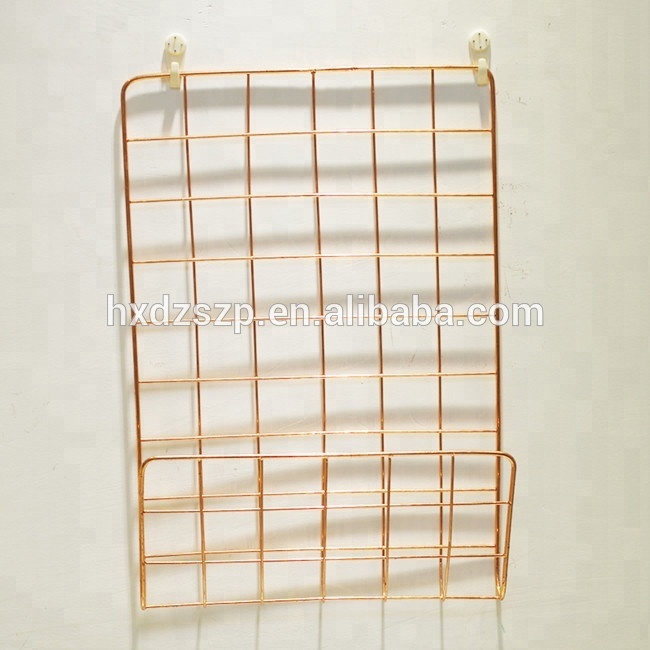 Metal wire wall photo grid