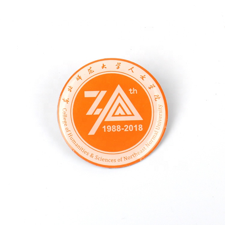 Fashionable Name Logo Metal Tag Custom Epoxy Miniature Private Badge Label Strong Safety Pin for Hats and Clothes