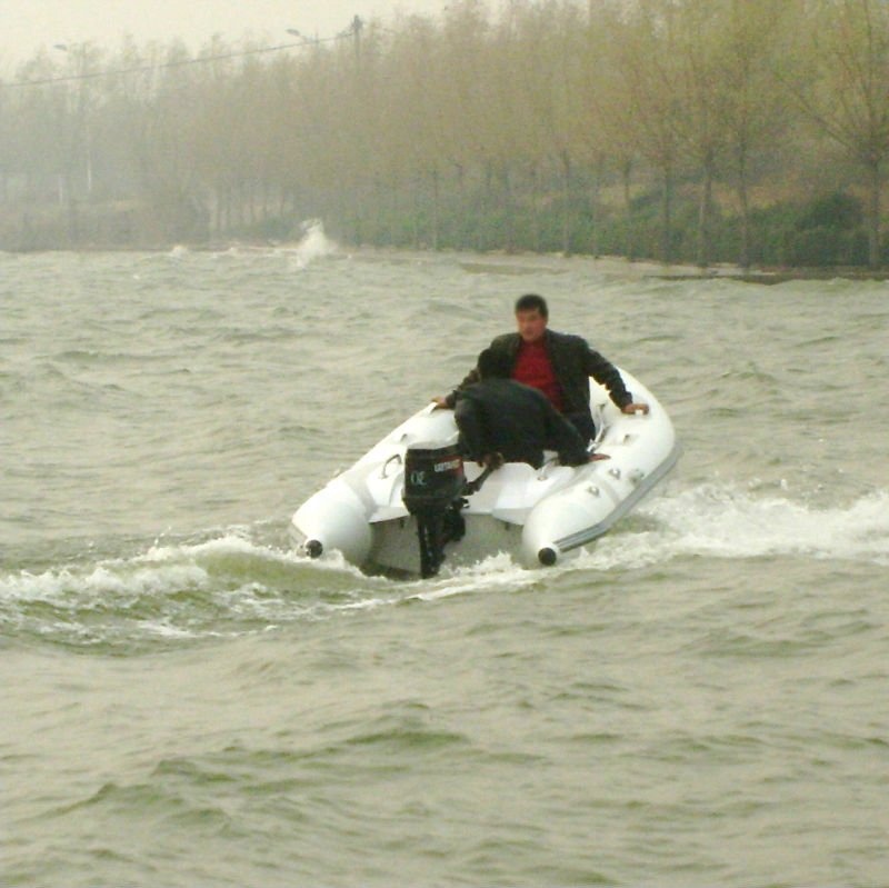 3,9 м жесткая надувная лодка RIB390B в продаже