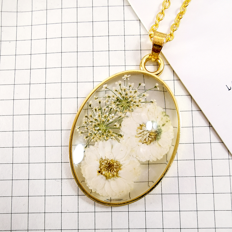 2020 New Fashion Dried Flowers Gold Chain Necklace Women Jewelry Natural Plant Pendants Bohemian Custom Necklace Boho Jewelry