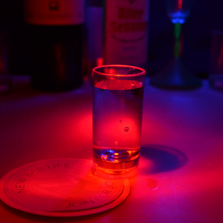 Bar пользу ярким светом LED выстрел бокал для вина