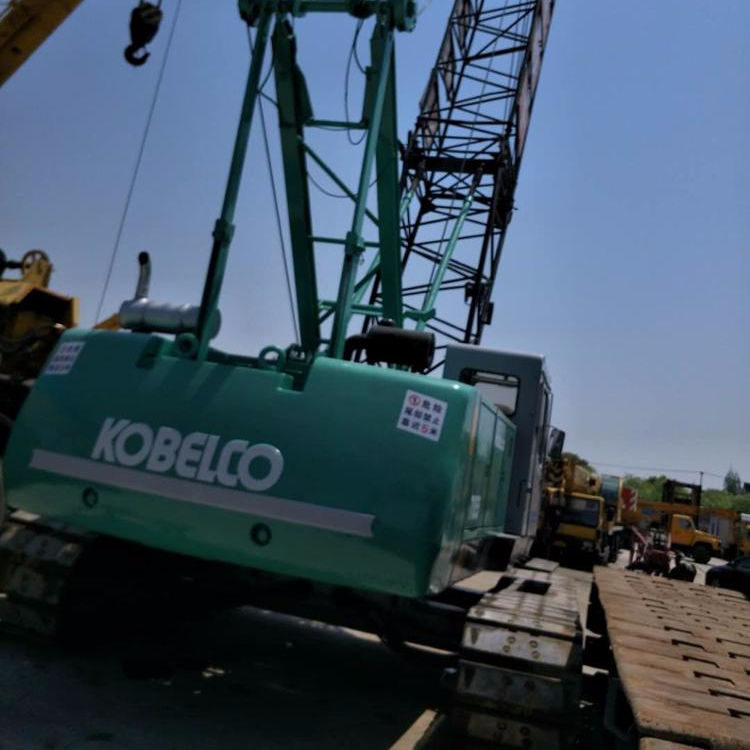 55 тонный kobelco 7055 гусеничный кран Первоначально сделано в японии хорошее состояние дешёвая цена Топ продажа в Шанхае