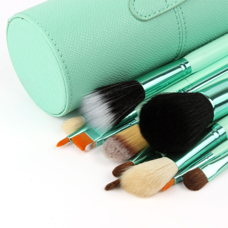 Professional cheap custom logo makeup blending brush