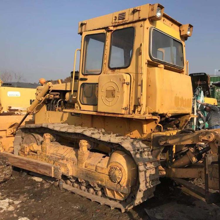 Подержанный бульдозер D6D с рыхлителем D6D