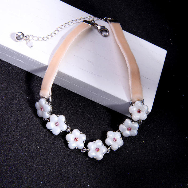 xl00180b 2021 Bts New Top Fashion Hawaiian Wholesale Charm Trendy Custom Statement White Resin Flower Jewelry Necklace For Women