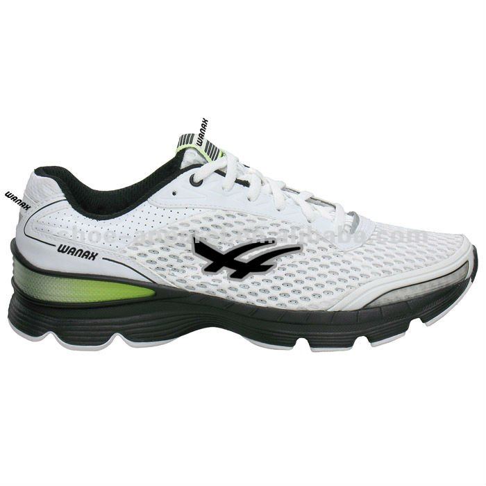 Breathable light weight running shoe