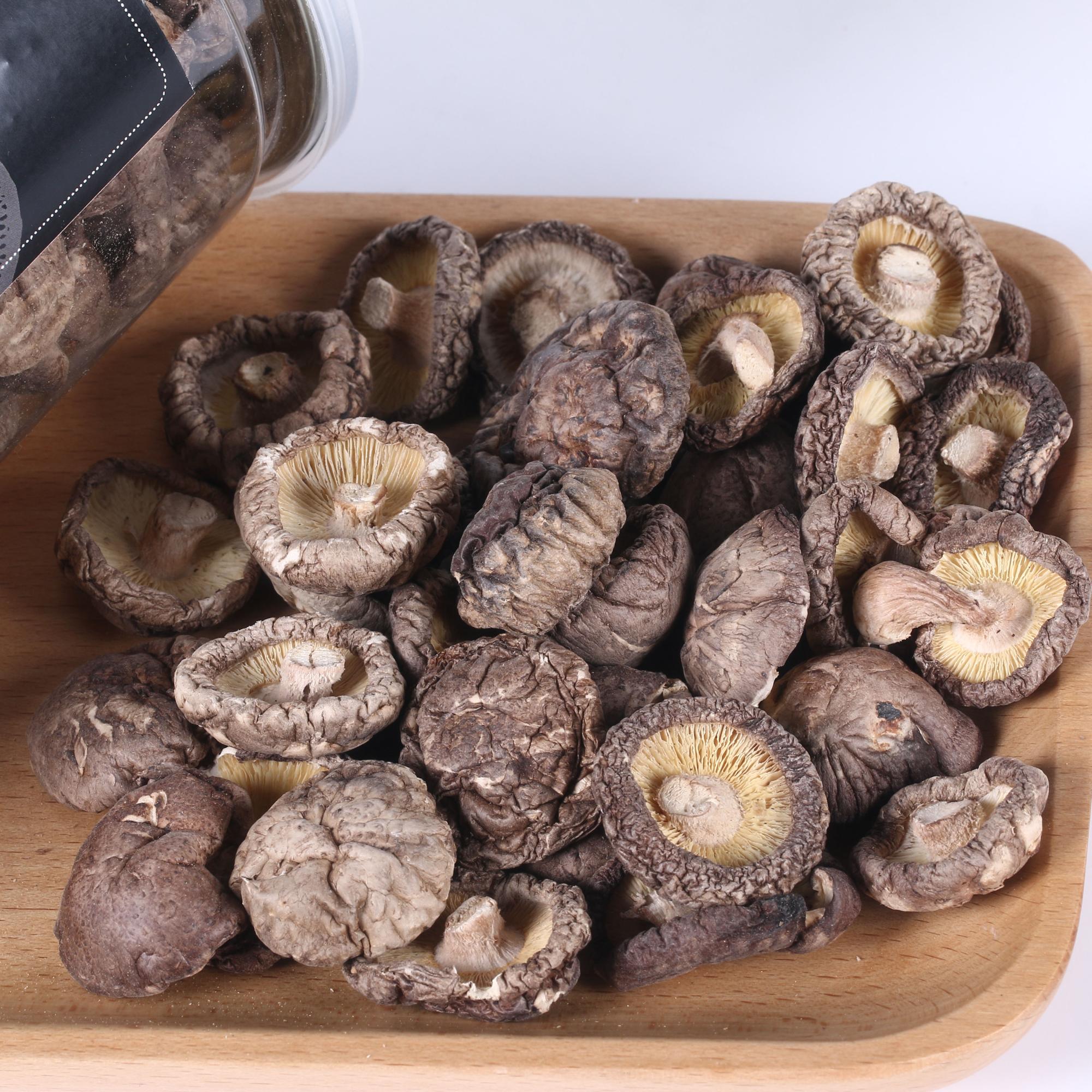 Консервированные грибы shiitake, грибы, компост