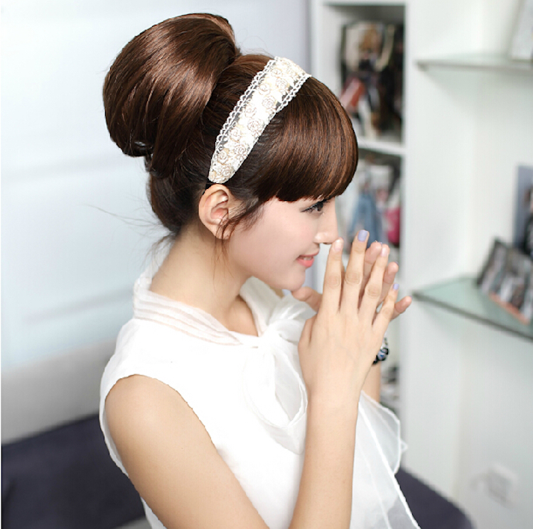 Fashion wearing synthetic hair bun