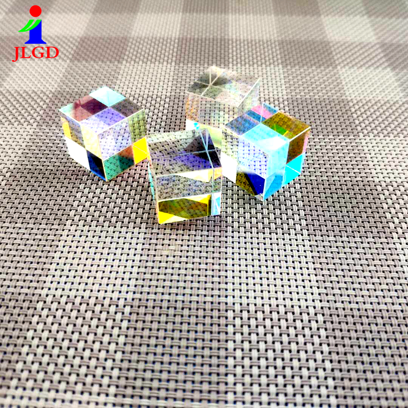 Стеклянная дихроическая Призма x-cube 18*18*18 мм