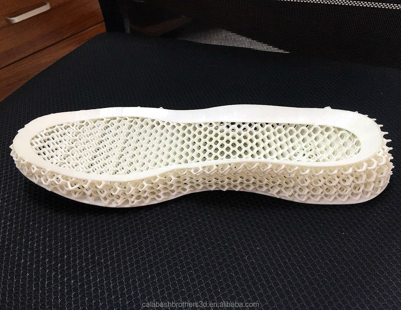 Фабрика OEM ТПУ порошок пластик ТПУ аксессуары для обуви SLS 3D печать подошвы быстрого прототипирования