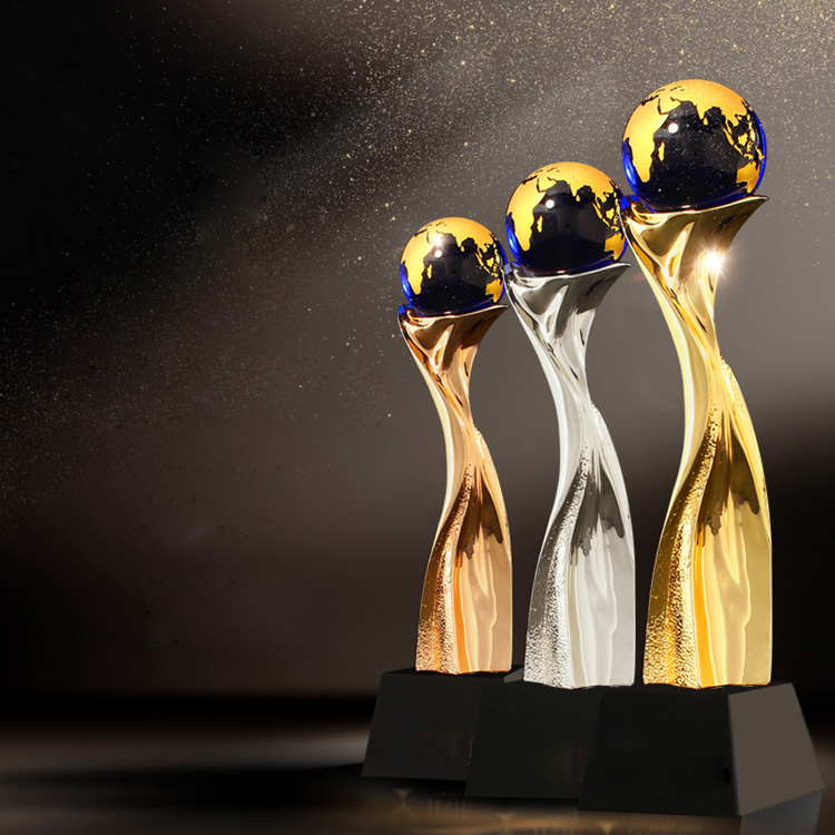 Креативный дизайн, награда blue earth award, награда blue crystal ball