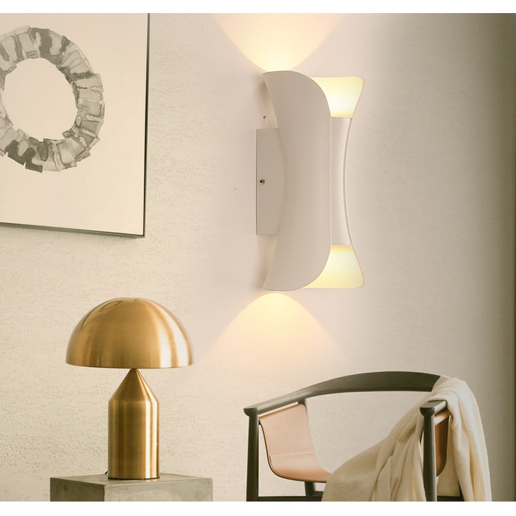 Modern and simple aluminum wall lamp Outdoor waterproof small waist vanity light