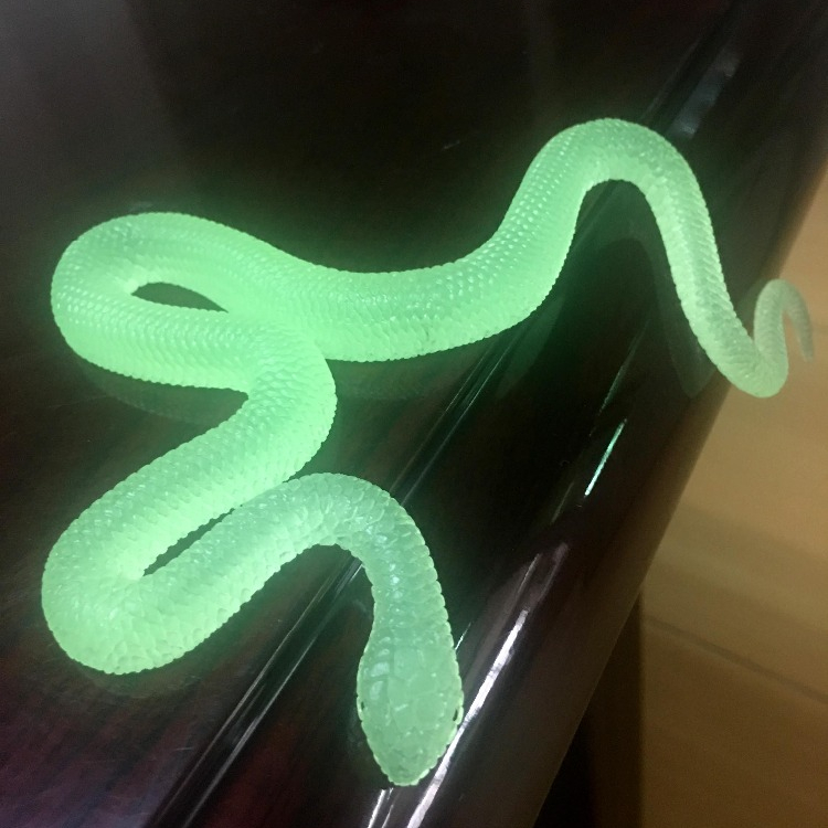 rubber stretch animals lifelike glow in the dark magic snake tpr toys