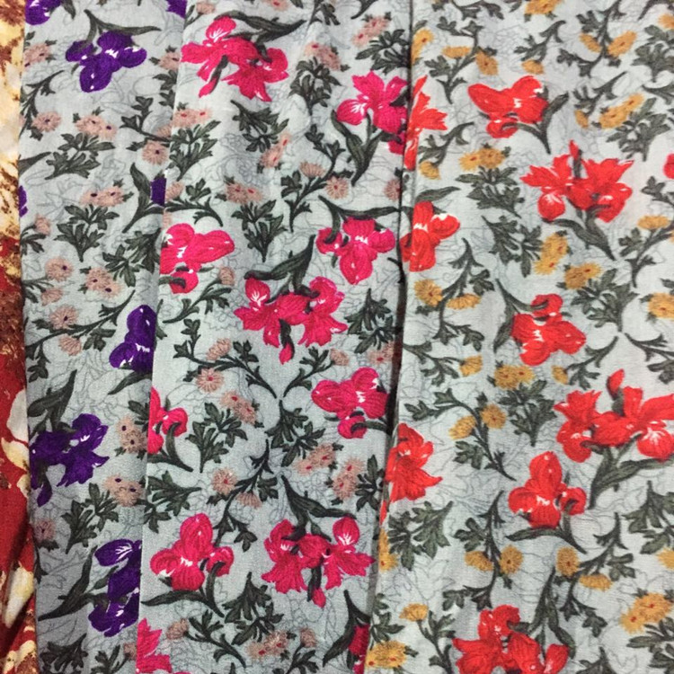 More Than 100 Designs Cheap 100% Viscose Printed Fabric in Stock
