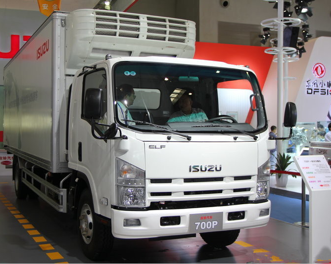 Isuzu 4.2 T capacity refrigerated trucks 700P NQR