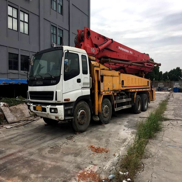 Б/у бетононасос putzmeister для тяжелого грузовика, 42 метра, со скидкой, izusu volv/o