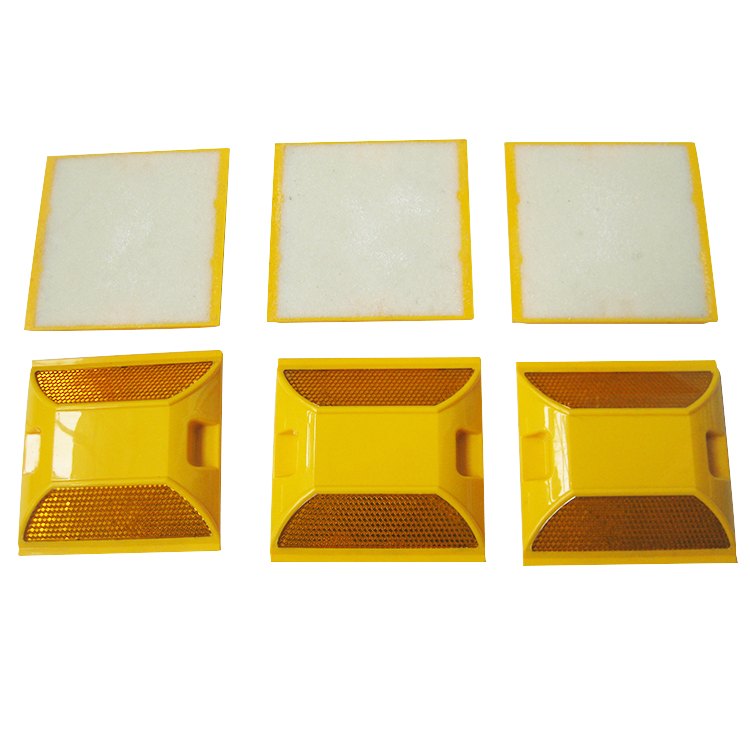 Excellent Safety Compression Resistance 30 Tons Plastic Reflective Road Stud from Chinese Factory