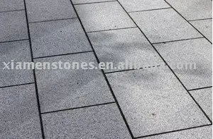 Серый бетонный брусчатый камень