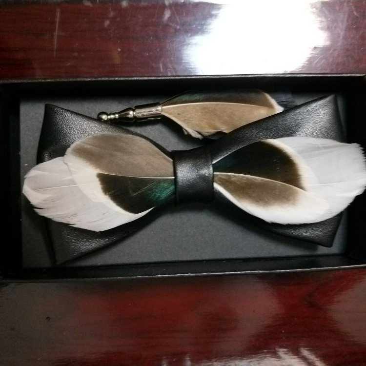 Модные кожаные перо bowties, совпадающие перо нагрудные булавки с коробкой набор