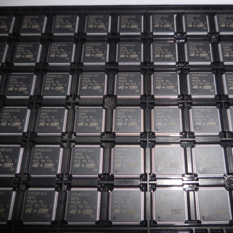 Микроконтроллер STM32F103V8T6 ARM MCU 32BIT Cortex M3 64KB 20KB RAM 2X12 ADC
