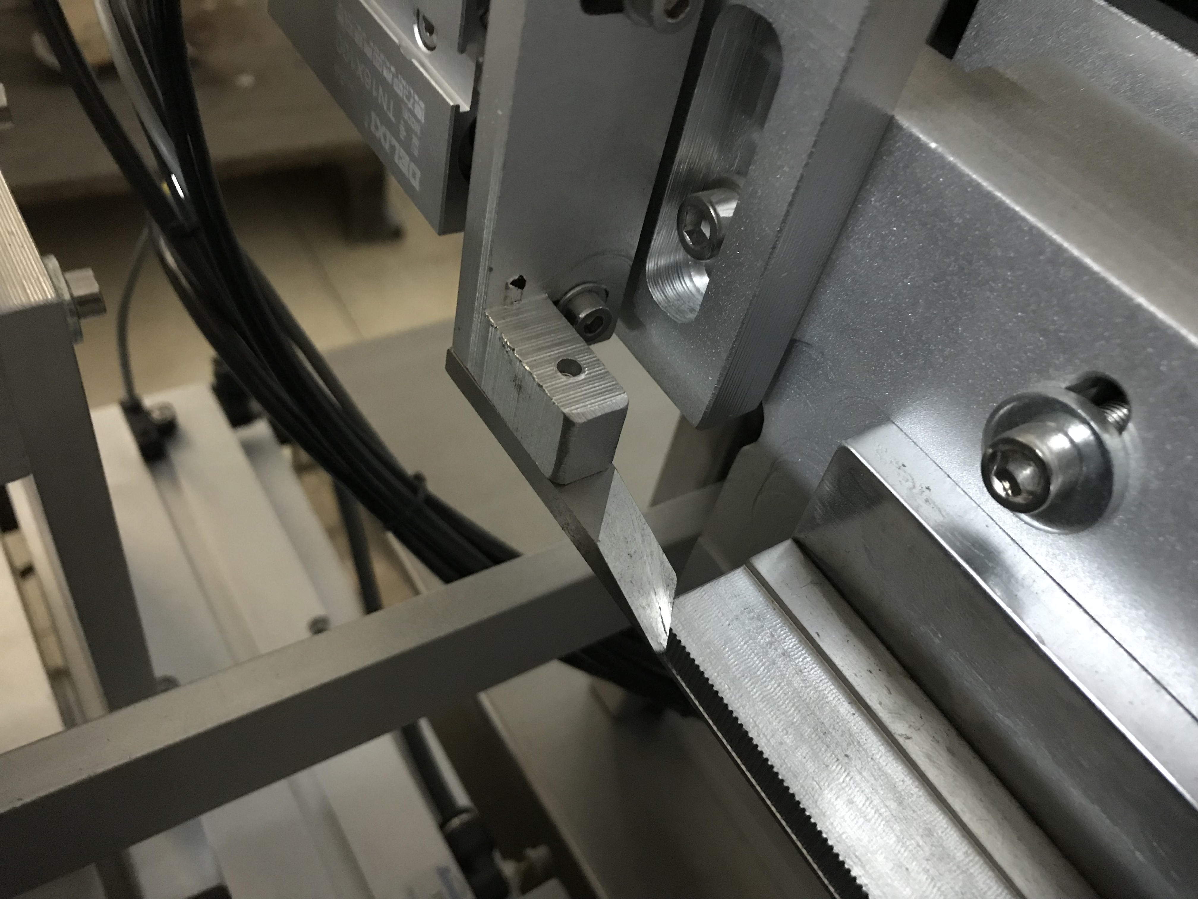 Low Price Ultrasonic Tube Sealing Machine Cosmetic Cream Tube Package Equipment